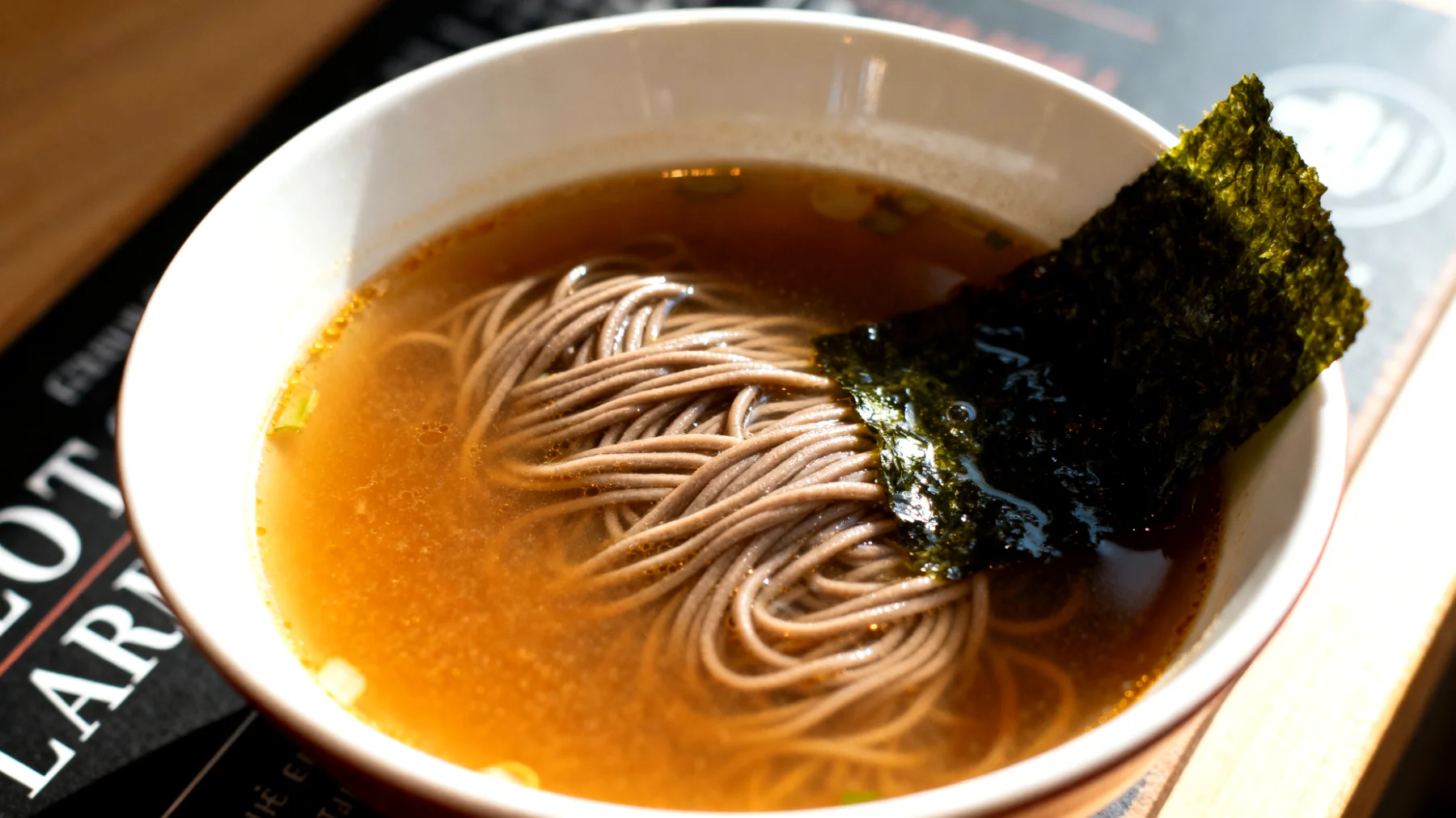 Soupe miso au sarrasin et algues wakame"
